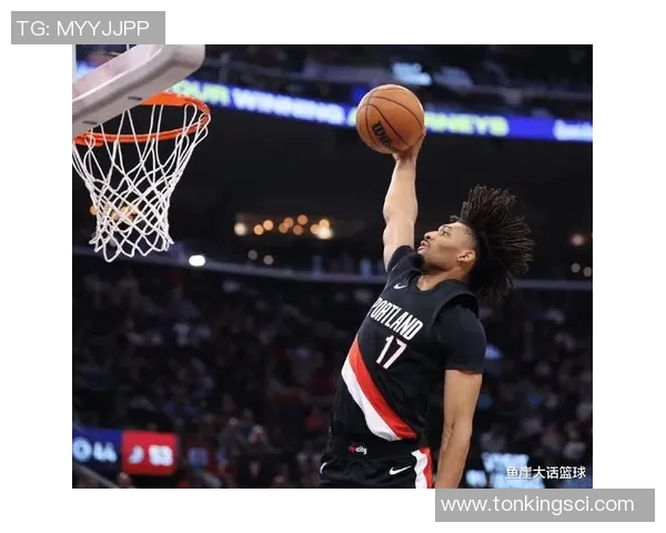 后三节冷板凳，杨瀚森2分1板开拓者不敌快船！哈登13助小卡30+10