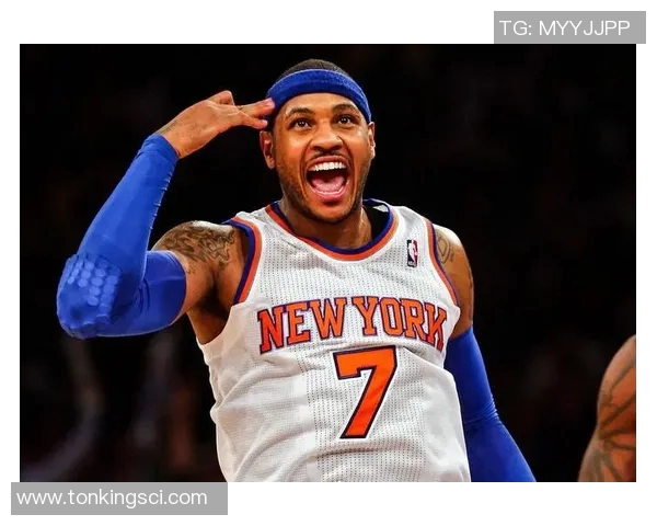 纽约瓜哥！尼克斯暂停时放视频致敬安东尼 祝贺他入选名人堂